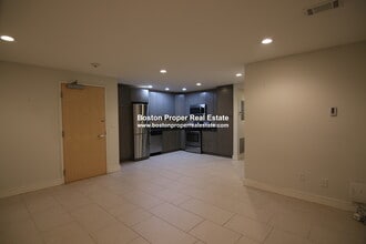 557 Columbus Ave, Unit b3 in Boston, MA - Foto de edificio - Building Photo