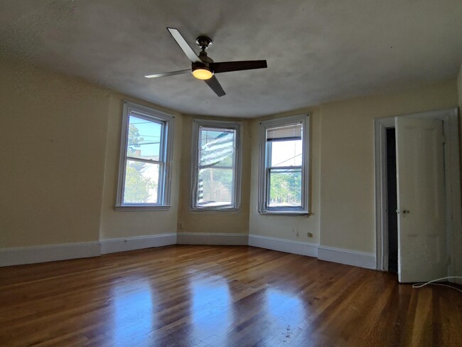 234 Cypress St, Unit 1 in Brookline, MA - Building Photo - Building Photo