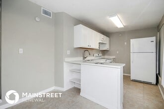 6813 N Clearview Ave in Tampa, FL - Foto de edificio - Building Photo