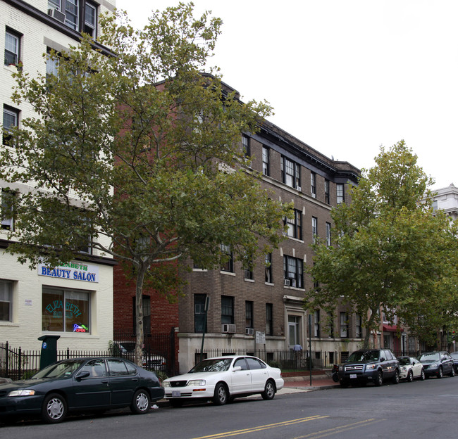 3115 Mt Pleasant St NW in Washington, DC - Foto de edificio - Building Photo