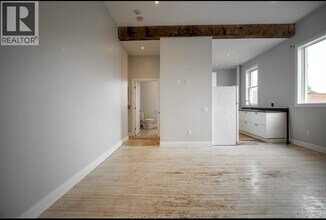 1558 Ontario St in Windsor, ON - Building Photo - Building Photo