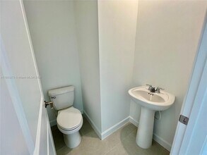 223 SE Woodbark St in Port St. Lucie, FL - Foto de edificio - Building Photo