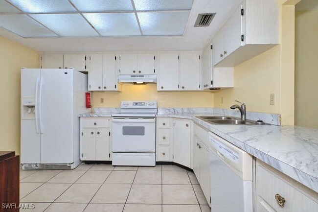 4104 SE 12th Pl in Cape Coral, FL - Building Photo - Building Photo