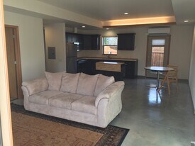 13643 E Burnside St, Unit 13649