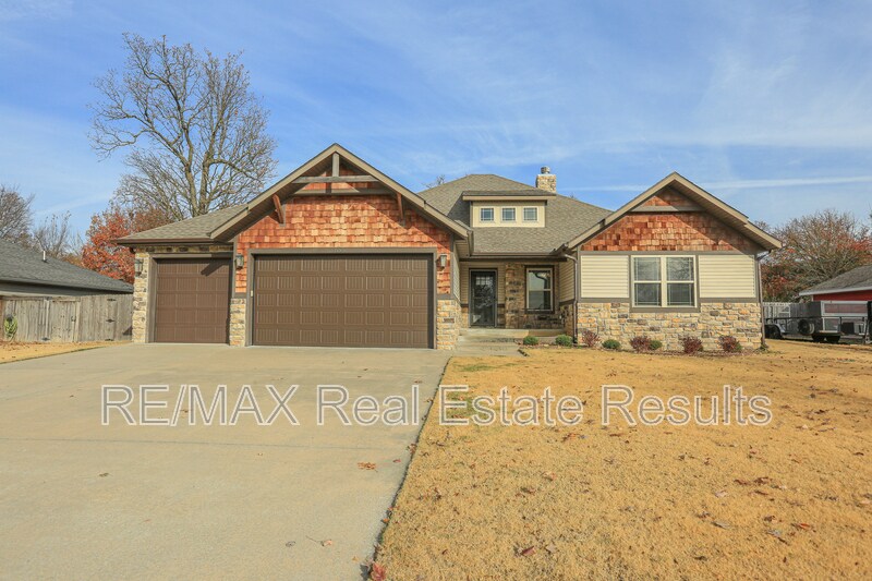 1000 Peak St in Cave Springs, AR - Building Photo