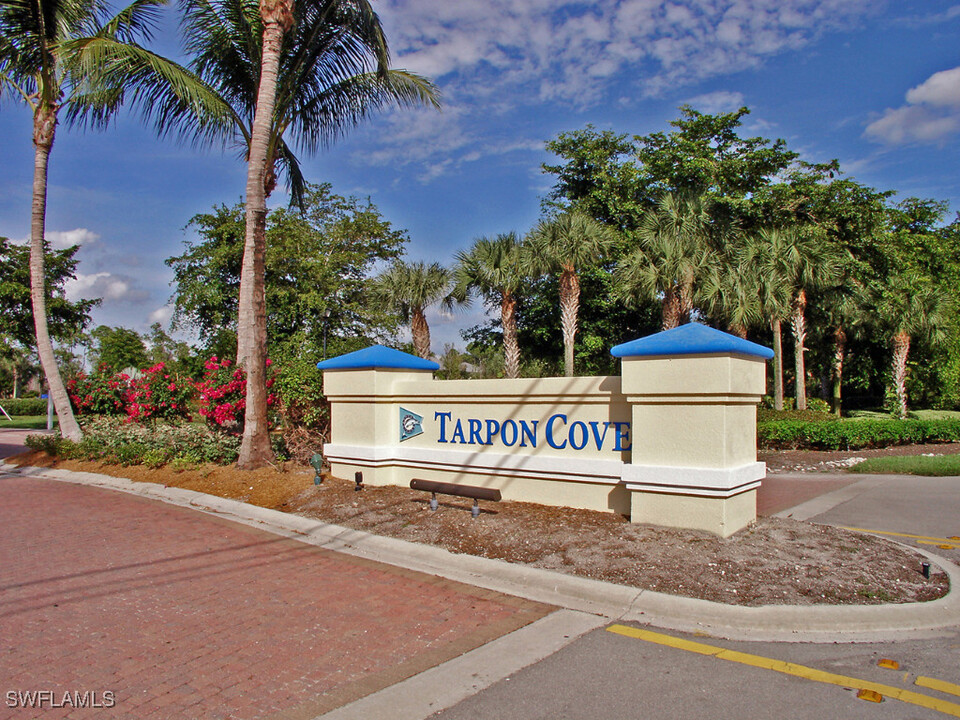 801 Carrick Bend Cir in Naples, FL - Foto de edificio