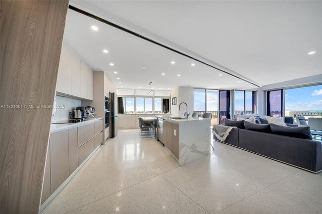 151 Crandon Blvd in Key Biscayne, FL - Building Photo - Building Photo