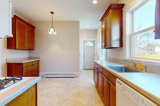 18 Faneuil Rd in Waltham, MA - Building Photo - Building Photo