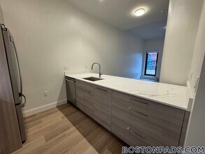 1079 Commonwealth Ave, Unit 206 in Boston, MA - Building Photo - Building Photo