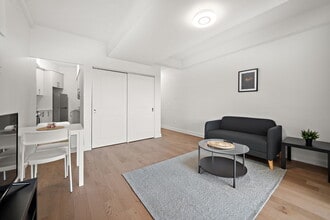 4775 Borden Av in Montréal, QC - Building Photo - Building Photo