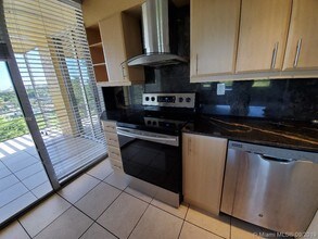 17890 W Dixie Hwy-Unit -618 in North Miami Beach, FL - Building Photo - Building Photo