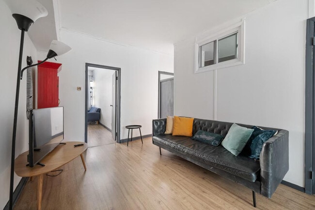 301 W 31st St in New York, NY - Building Photo - Building Photo