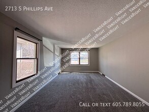 2713 S Phillips Ave in Sioux Falls, SD - Building Photo - Building Photo