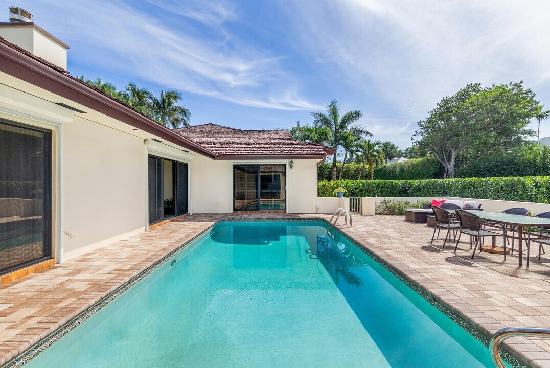 575 N Lake Wy in Palm Beach, FL - Building Photo