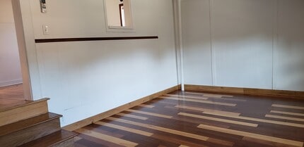 915 W 5th St, Unit Apt 2 in Winona, MN - Foto de edificio - Building Photo