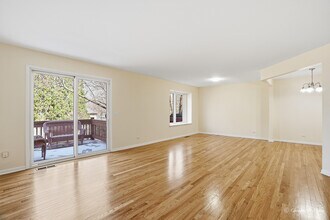 214 Taylor Ct in Buffalo Grove, IL - Building Photo - Building Photo