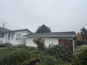 1514 E Broadway in Mount Vernon, WA - Building Photo - Building Photo