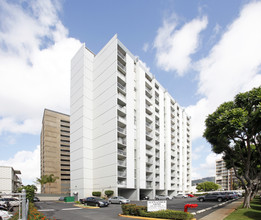 Alexander Arms Condominiums in Honolulu, HI - Building Photo - Building Photo