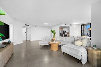 3300 NE 191st St in Aventura, FL - Foto de edificio - Building Photo