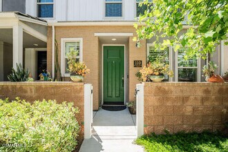 110 Red Brick Dr in Simi Valley, CA - Building Photo - Building Photo