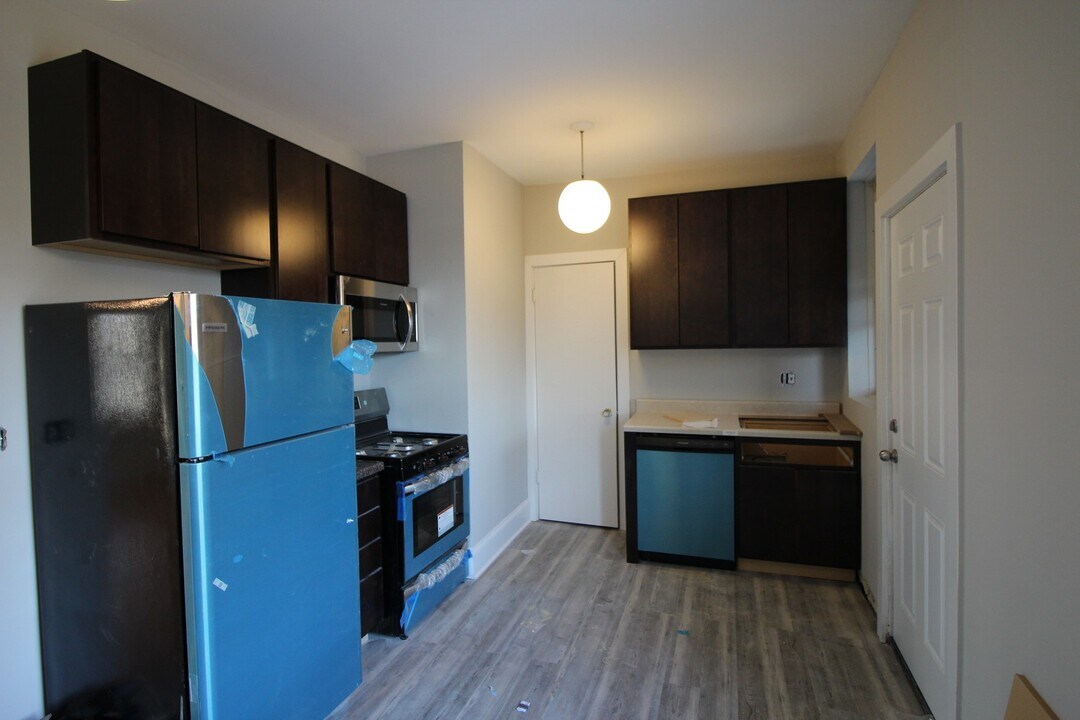 4324 N Bernard St, Unit 3B in Chicago, IL - Building Photo