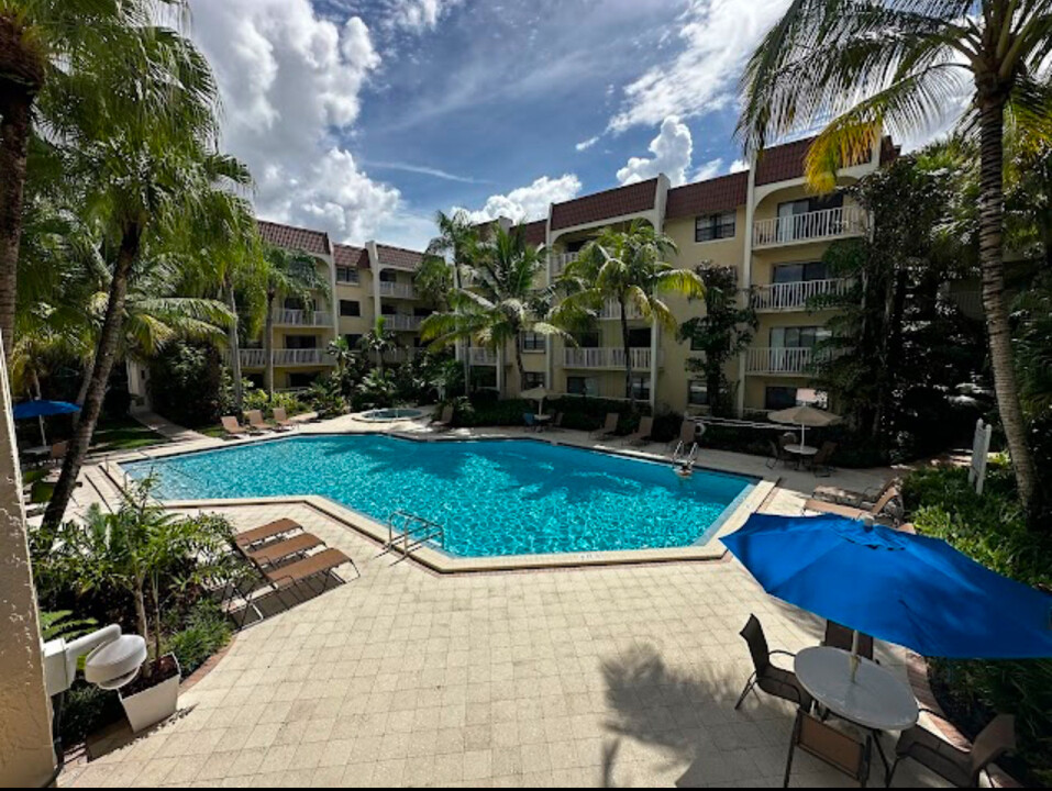 9301 SW 92nd Ave, Unit Whisperwood Village Condo in Miami, FL - Building Photo