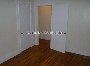 913 Boylston St in Boston, MA - Building Photo - Building Photo