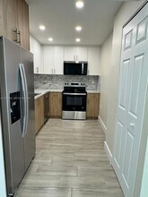 8251 NW 8th St in Miami, FL - Building Photo - Building Photo