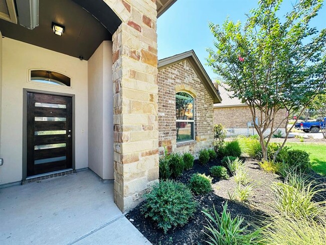 112 Groesbeck Ln in Leander, TX - Foto de edificio - Building Photo
