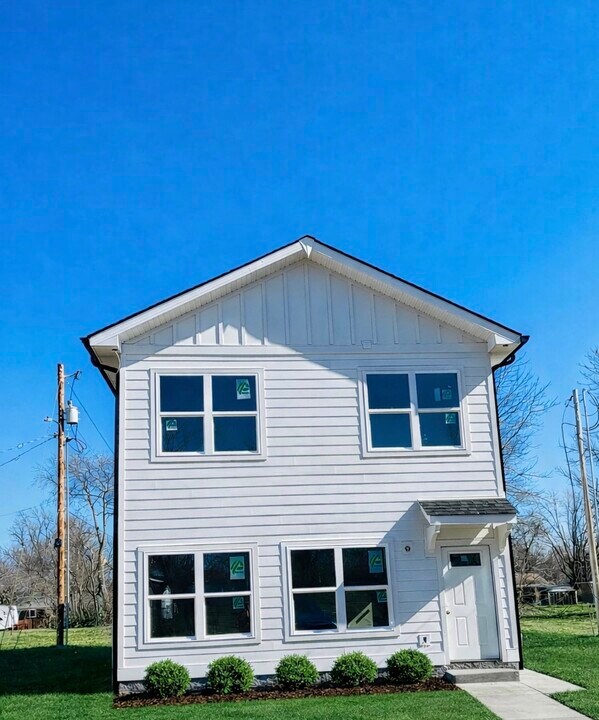 103 Portland Blvd in Portland, TN - Foto de edificio