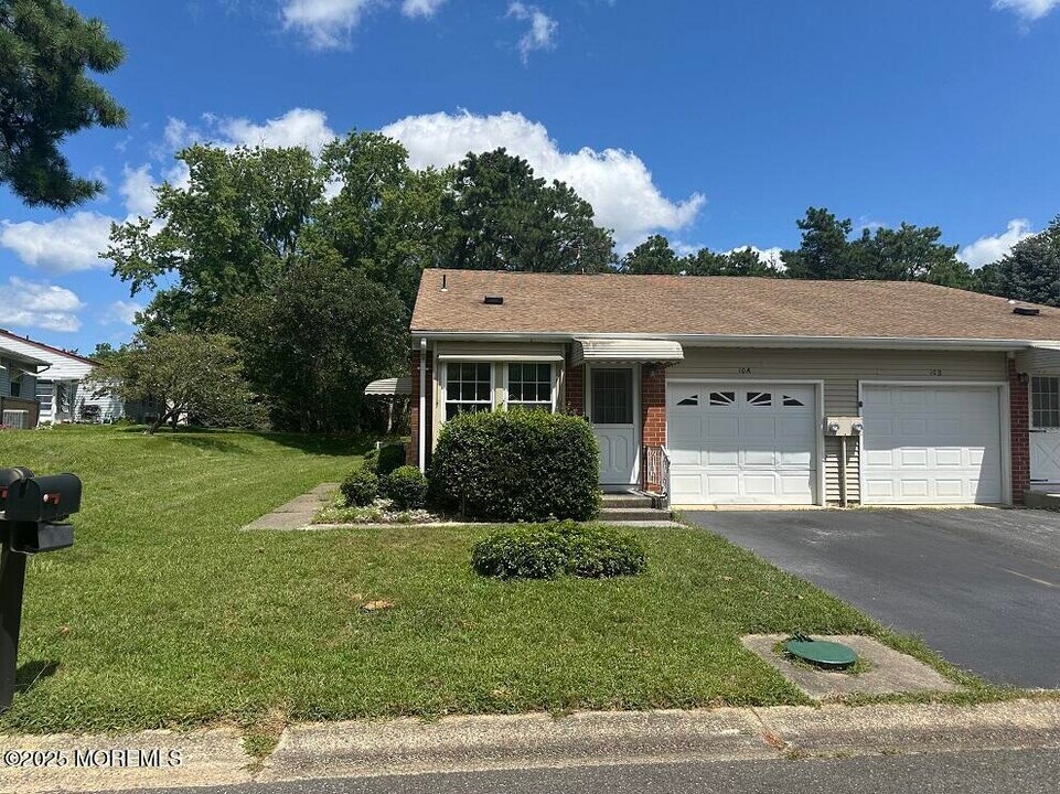 10A Easton Dr in Manchester Township, NJ - Foto de edificio