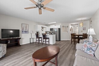 1920 Bent Grass Dr in Myrtle Beach, SC - Foto de edificio - Building Photo