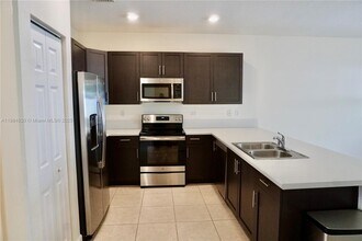 10606 W 33rd Ct in Hialeah, FL - Building Photo - Building Photo