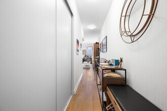 501 St Clair Ave W in Toronto, ON - Building Photo - Building Photo