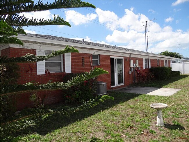 11017 126th Ave N in Largo, FL - Building Photo - Building Photo