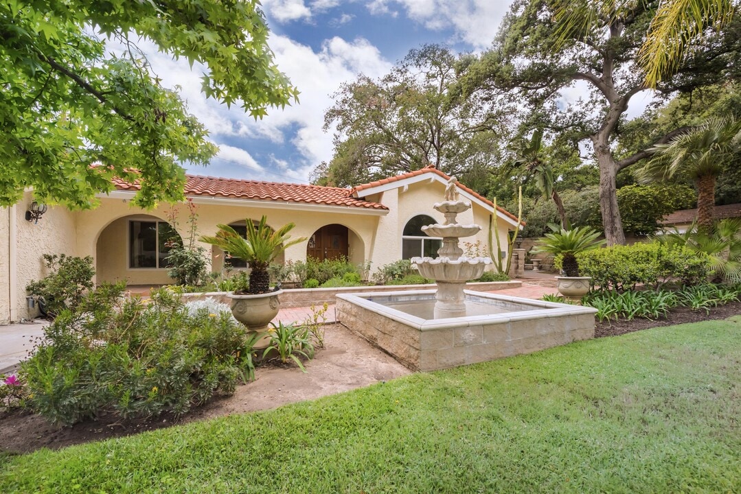 1015 Rancho Rd in Arcadia, CA - Building Photo