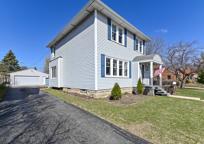 3717 S 56th St in Greenfield, WI - Building Photo - Building Photo