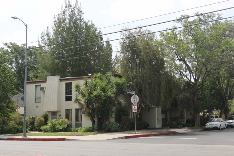 5960 Rhodes Ave in Valley Village, CA - Building Photo