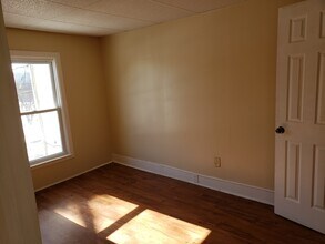 121 S 6th St, Unit 2 in Vineland, NJ - Foto de edificio - Building Photo