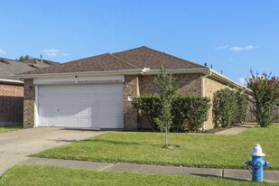 7457 Parkland Manor Dr in Cypress, TX - Building Photo