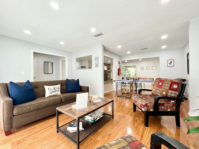 2240 NW 14th Ave in Gainesville, FL - Building Photo - Building Photo