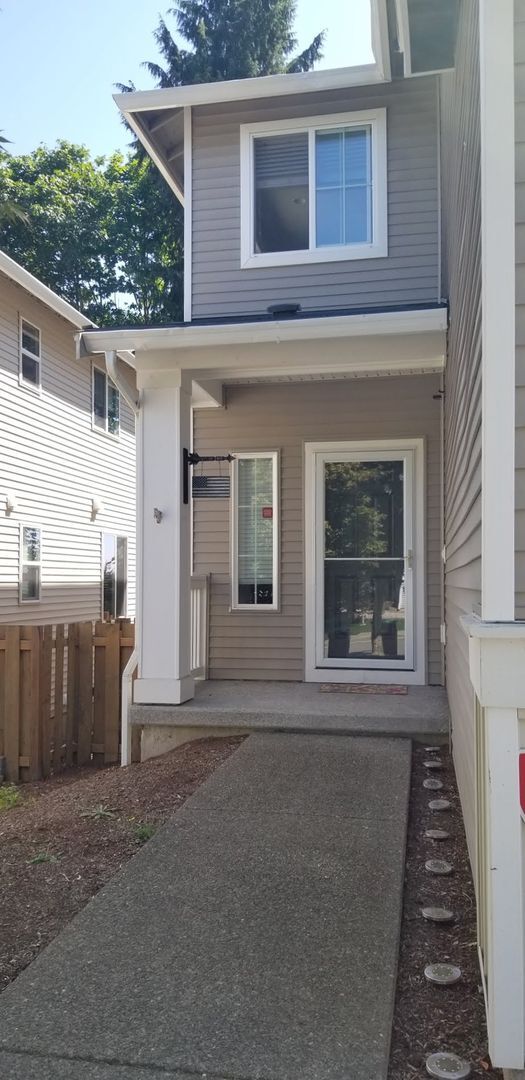 865 Ebbets Dr in Tumwater, WA - Building Photo - Building Photo