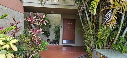 9321 SW 4th St, Unit 109 in Miami, FL - Foto de edificio - Building Photo