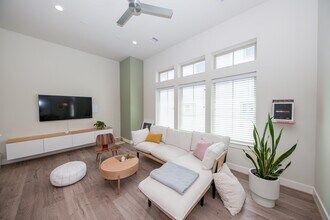 5209 Allen St in Houston, TX - Building Photo - Building Photo