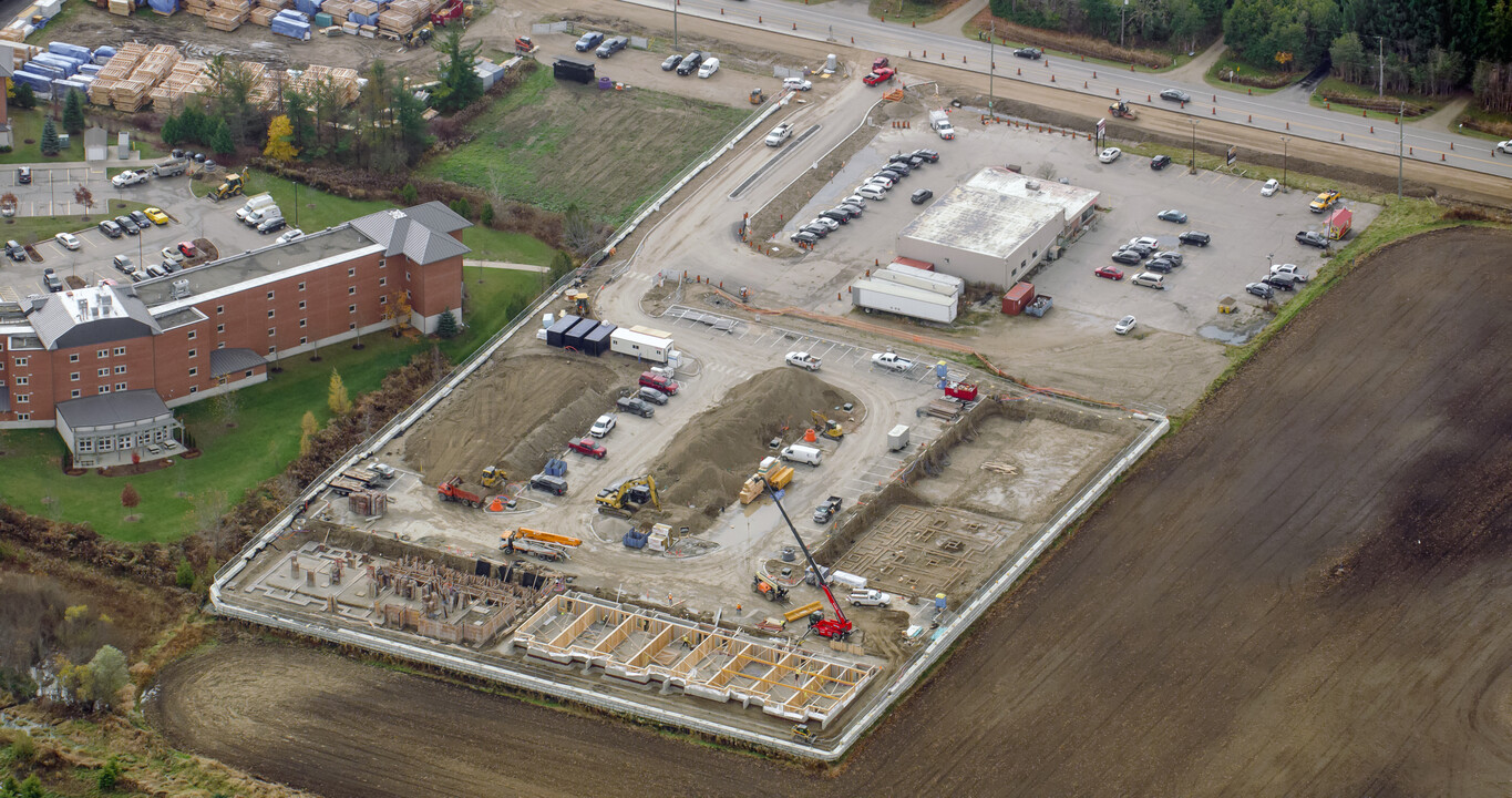 Sunrise Grove Townhomes in Fergus, ON - Building Photo