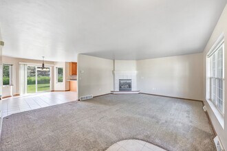 156 Cavil Way in De Pere, WI - Building Photo - Building Photo