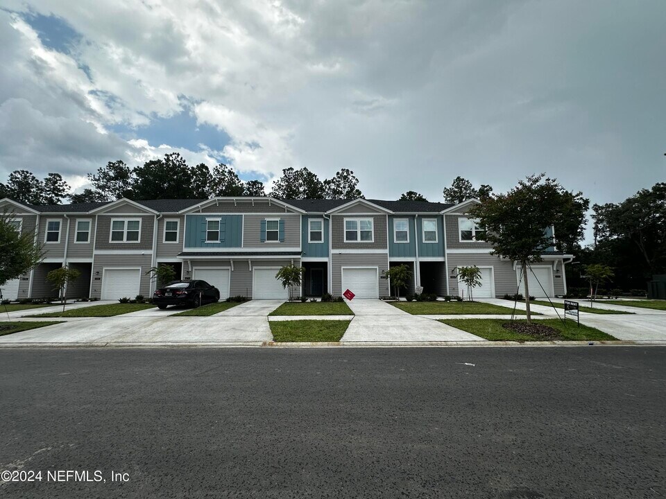 4375 Leeward Breeze Lp in Middleburg, FL - Foto de edificio