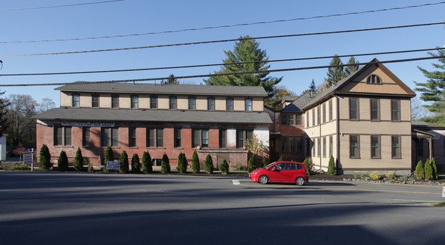 Tollgate Apartments in Slingerlands, NY - Building Photo - Building Photo