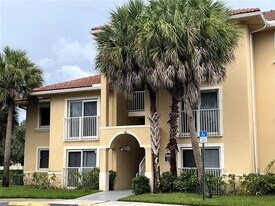 9905 Westwood Dr in Tamarac, FL - Building Photo