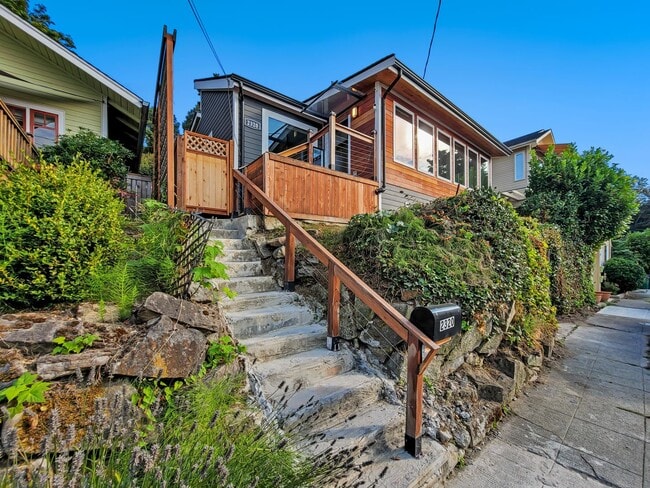property at 2320 Hobart Ave SW